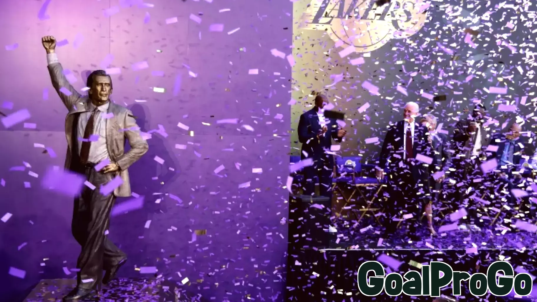 Lakers honor championship coach Riley with statue