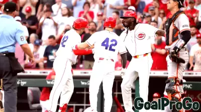 Reds, Sal Stewart smash Giants in 8-3 victory